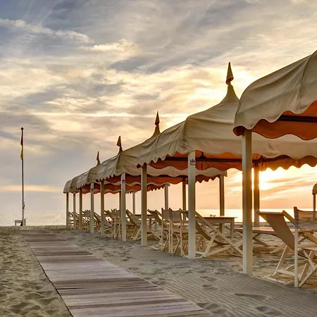 Отель Versilia Lido | Esperienze Лидо-ди-Камайоре